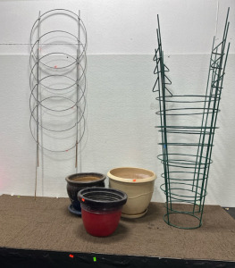 (3) Outdoor Pots and (4) Tomato Cages