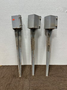 (3) Garden Stake Fence Markers (3) Metal Landscaping Stakes (1) Flathead Shovel (1) Post Digging Shovel (1) Kobalt Root Slayer (1) Garden Cultivator (1) Garden Claw (1) D-Handle Garden Spade (1) Gardening Hoe