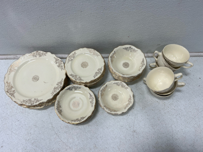 Set of matching dishes
