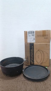 Cast Iron Tri Leg Dutch Oven With Lid.