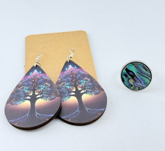 (1) Size 7 Abalone Ring & Double Sided Wood Earrings