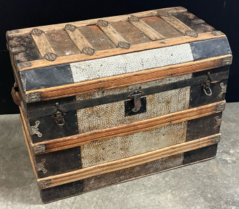 XL Vintage Chest/Trunk