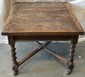 Beautiful Wooden Dining Table / 36&rdquo; L x 36&rdquo; W x 31&rdquo; H