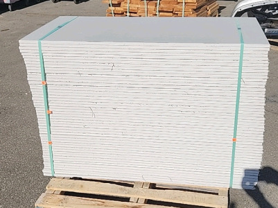 Pallet Of Sheet Rock 4' x 2' Pieces