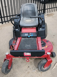 Toro Zero Turn Radius Ridding Lawnmower