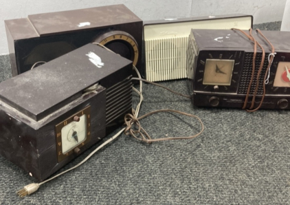 (4) Vintage Transistor Radios