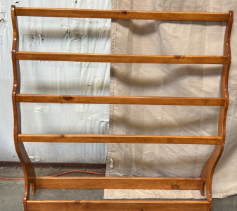Wooden Quilt Rack / 43.5&rdquo; W x 48&rdquo; H