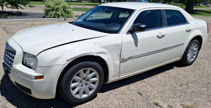 2008 CHRYSLER 300 - RUNS WELL