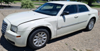 2008 CHRYSLER 300 - RUNS WELL