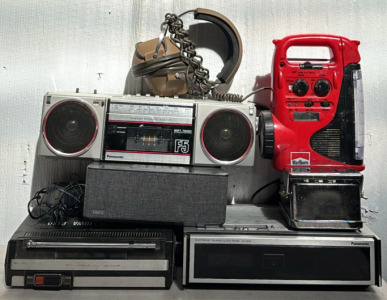 Assortment of Vintage Electronics