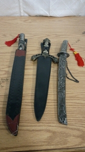 3) Short Swords/Daggers-Wakizashi 19"-22"