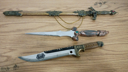 3) Fantasy Swords/Knives Robinhood Dagger 14"-24"