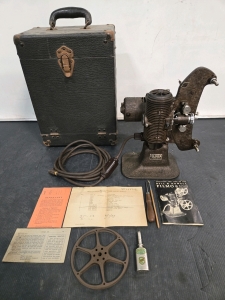 Antique Bell & Howell Filmo 8 Motion Picture Projector (1930s) w/ Original Carry Case & Accessories / +$160 Value!