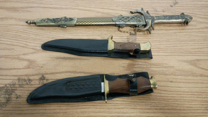3) Knives/Dagger 10"-19"- Odin Dagger, Hunting Knives