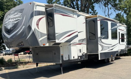 2013 HEARTLAND ROAD WARRIOR 5TH WHEEL **TOY HAULER** GOOD CONDITION