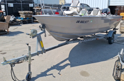 2005 CRESTLINER CANADIAN BOAT AND TRAILER *VERY LITTLE USE* GREAT CONDITION
