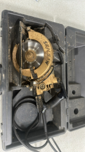 (1) Skilsaw Model 17 Wired Circular Saw