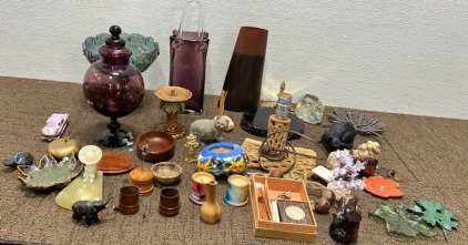 Assorted vintage Decors