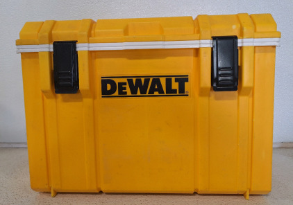 (1) DEWALT 27Qt ToughSystem Cooler DWST08404, 21"L x 13"W x 16"T
