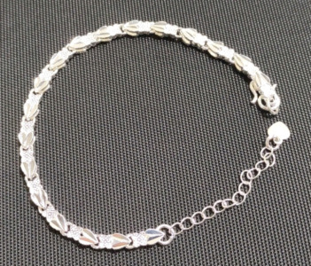 8&frac12;" Silver Toned Crinkle Heart Chain Bracelet