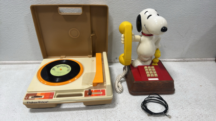 (1) &ldquo;Vintage&rdquo; Fisher-Price Record Player (1) &ldquo;Vintage&rdquo; Snoopy Phone