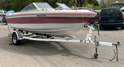 1985 17&rsquo; Sun Runner Speed Boat With Singe Axle