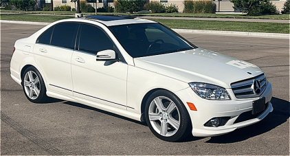 2010 MERCEDEZ C-CLASS - SUNROOF!