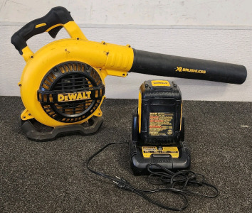 DeWalt 40V MAX XR Brushless Blower And Batter Charger.
