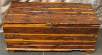 Large Vintage Cedar Chest / 18.5&rdquo; L x 42&rdquo; W x 19.5&rdquo; H