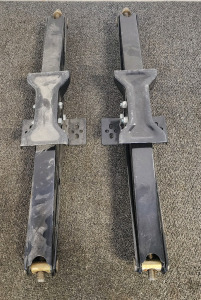 (2) Large Stabilizing Scissor Jacks