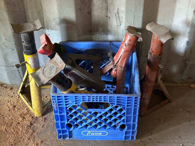 OFFSITE CALDWELL - Blue Crate With (5) Jack Stands