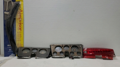2 Speedometer Displays Breaklight and Deflector