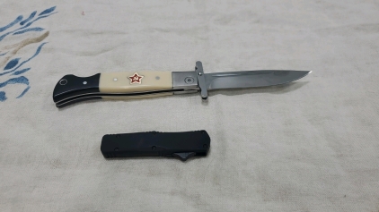 2 Knifes Swing Guard and Small Black OTF