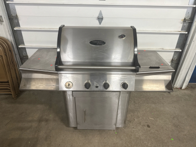 (1) Vermont Castings Barbecue- No Propane Tank