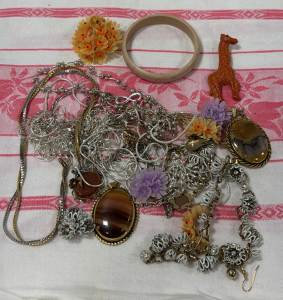 Large Assorted Women&rsquo;s Jewelry