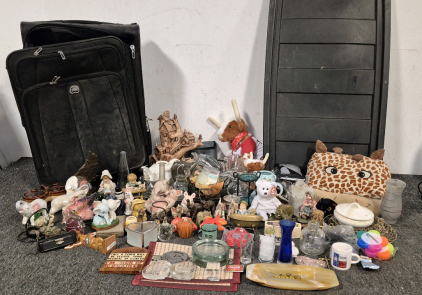 Large Tote, Large Travel Bag, Lots of Decorative Elephants, Lots of Vintage Decore