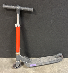 1 JETSON SCOOTER AND 2 RAZOR ELECTRIC SCOOTERS