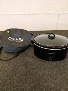 Crockpot 7 court with carrying case