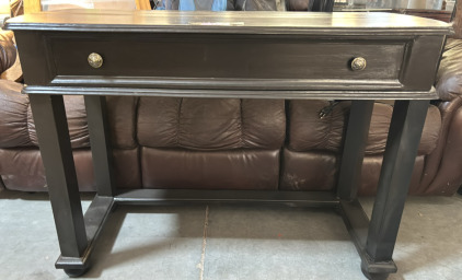Black Accent Table / 18&rdquo; L x 45&rdquo; W x 32&rdquo; H