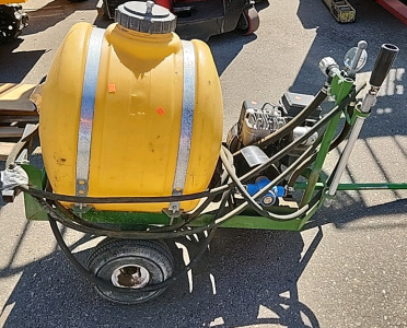 30GAL LAWN SPRAY BUGGY GAS MOTOR AND PUMP..