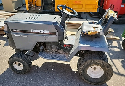 CRAFTSMAN LAWN TRACTOR 15HP (NO MOWER)