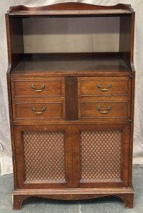 Magnavox Stereo & Turntable Cabinet / 17&rdquo; L x 30&rdquo; W x 51&rdquo; H