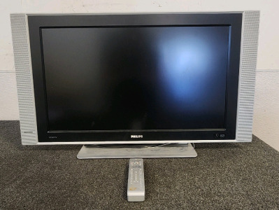 Philips Flat TV 32PF5320/28 (32") LCD HDTV Monitor With Remote!