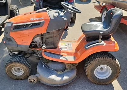 Husqvarna YTH 22V46 Ridding Lawnmower