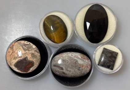 (5) Beautiful Natural Gemstones Cabochon