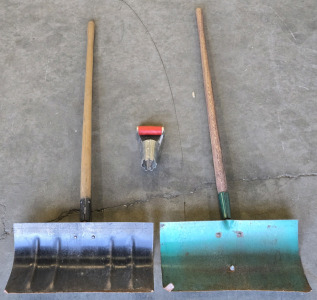 (2) Wood Handle 18" Metal Blade Snow Shovels & Metal Bulb Gardening Planter