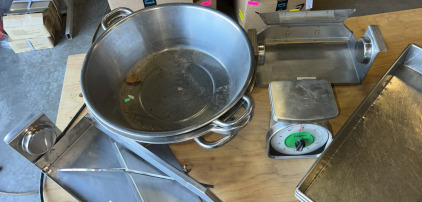 Assorted Restaurant Accessories