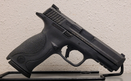 Smith & Wesson M&P .40 S&W Semi-Automatic Pistol, Serial: MPJ6031