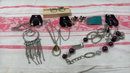 (3) Paparazzi Necklace Earring Combo sets (2) Silver Tone Rings w/ Clear Faceted Stones (1) Titanium Silver Tone Ring w/Clear Stones and More ..