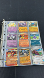 Huge Binder Of 160+ Pok&eacute;mon Cards With Tons Of Halos And Rares